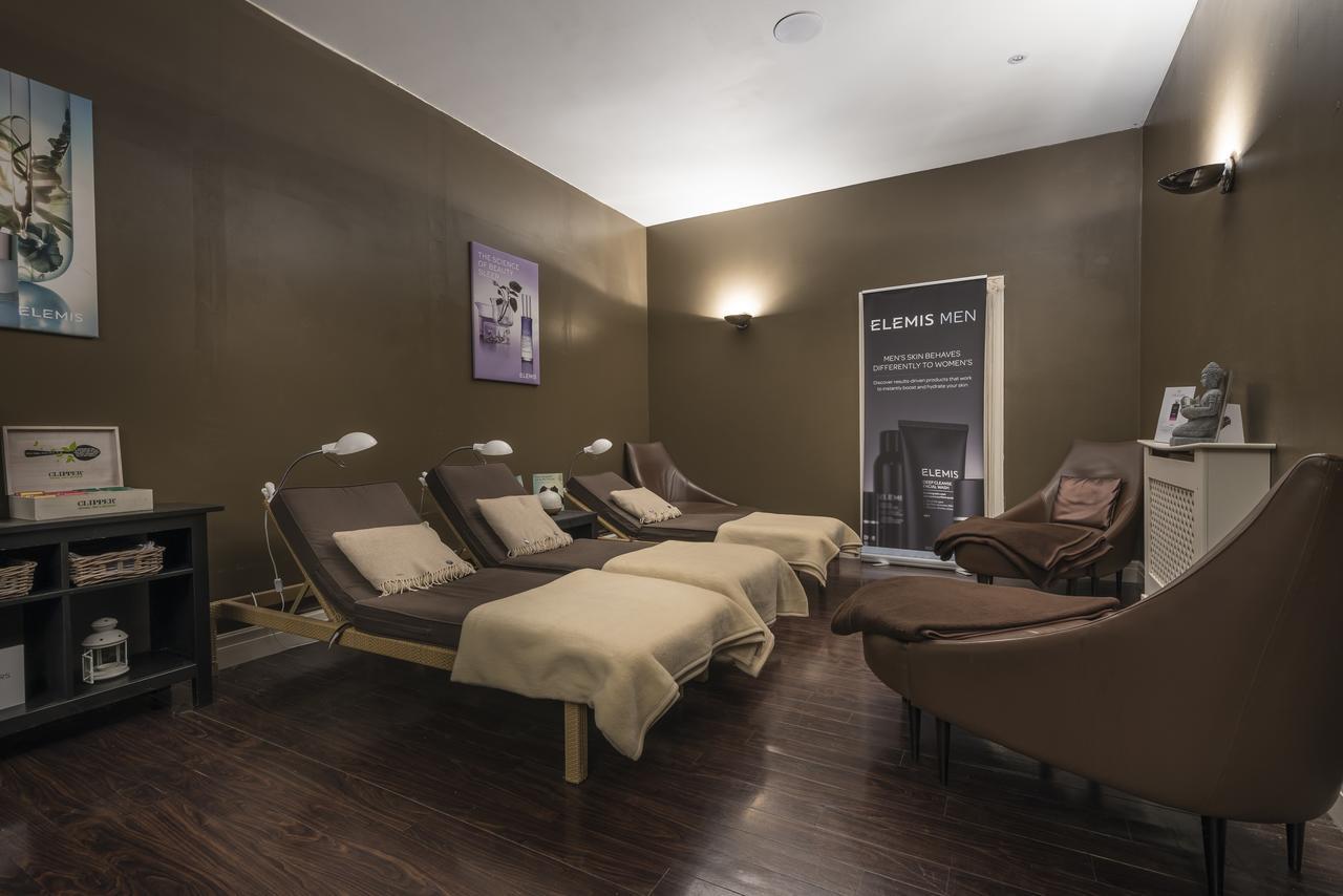 Macdonald Elmers Court Resort Лимингтън Екстериор снимка