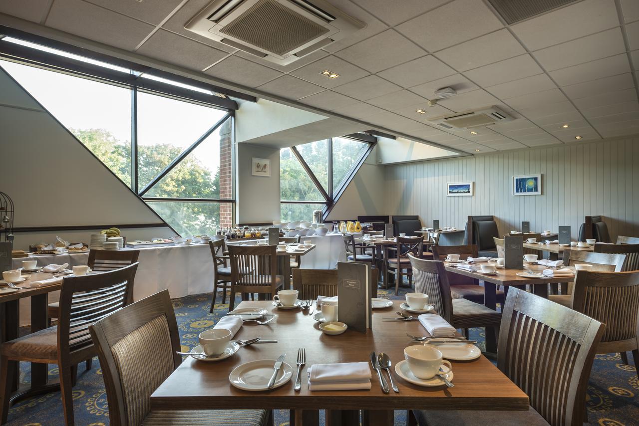 Macdonald Elmers Court Resort Лимингтън Екстериор снимка