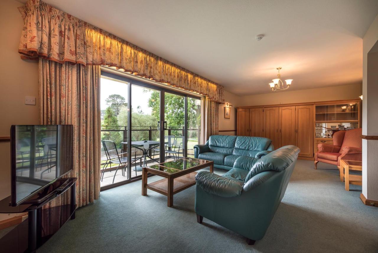 Macdonald Elmers Court Resort Лимингтън Екстериор снимка