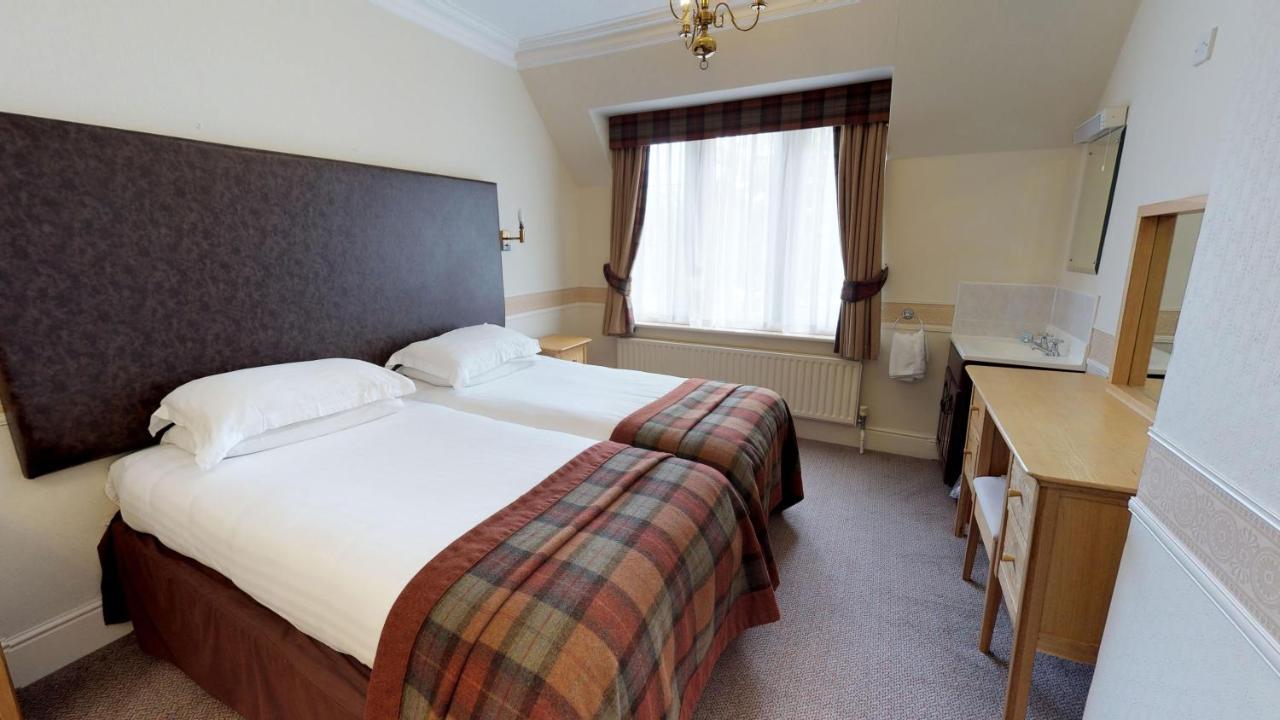 Macdonald Elmers Court Resort Лимингтън Екстериор снимка