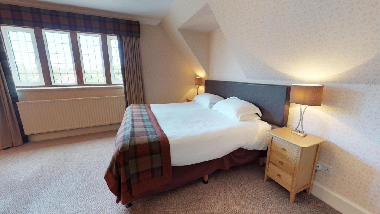 Macdonald Elmers Court Resort Лимингтън Екстериор снимка