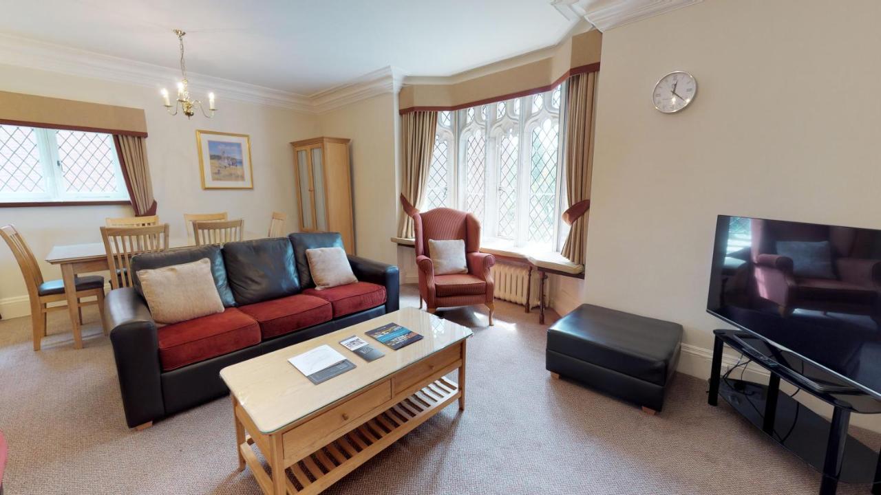 Macdonald Elmers Court Resort Лимингтън Екстериор снимка